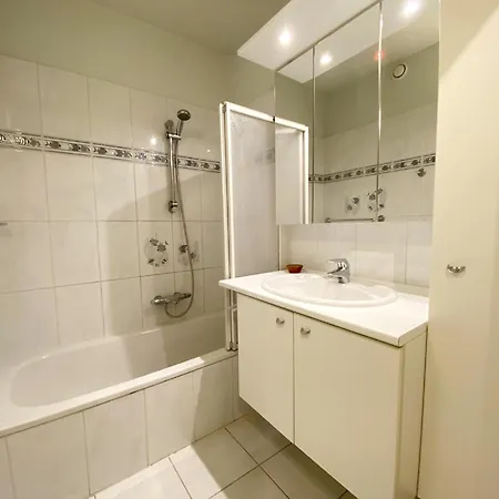 In By The Beach, Cleaning Included Apartment *